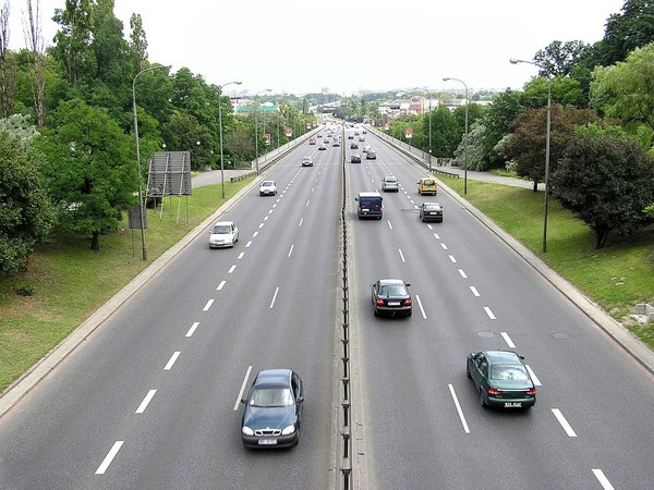 在高速上行驶时，什么速度最省油？