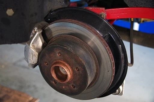 为什么有的刹车盘容易生锈？厂家怎么不做防锈处理呢？